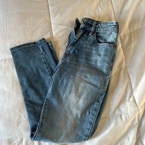 Straight leg mid rise jeans